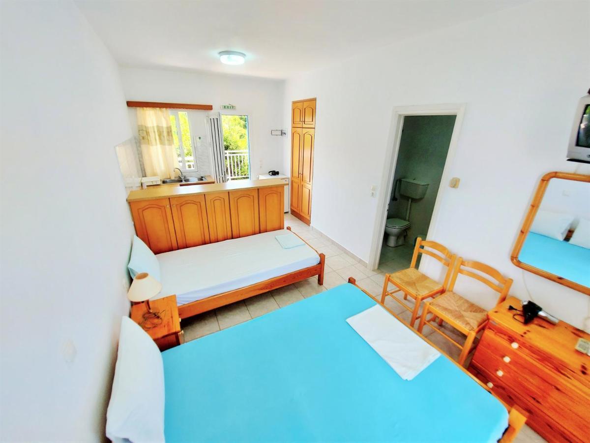 Blue White Apartments - Kefallonia Poolside Retreats Spartia  Dış mekan fotoğraf