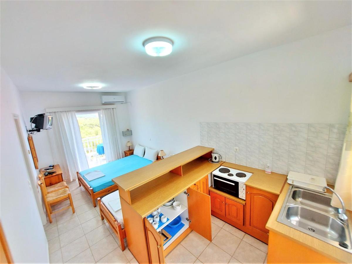 Blue White Apartments - Kefallonia Poolside Retreats Spartia  Dış mekan fotoğraf