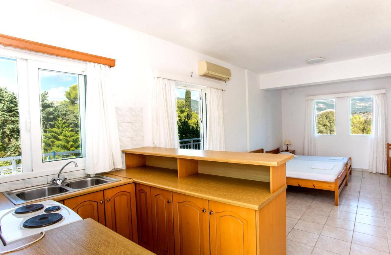 Blue White Apartments - Kefallonia Poolside Retreats Spartia  Dış mekan fotoğraf